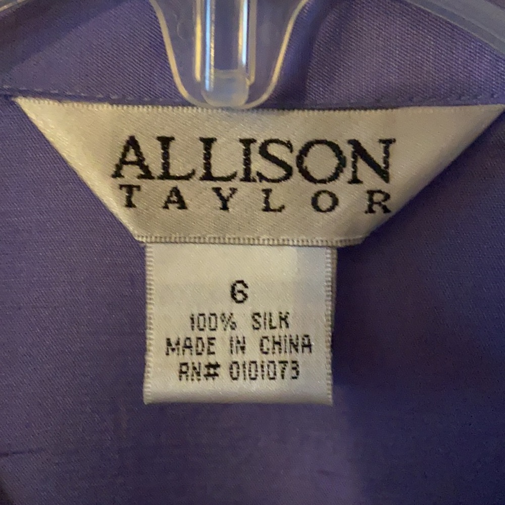 Excellent condition and beautiful color spring top. Size 6. 100% silk. - Picture 4 of 4